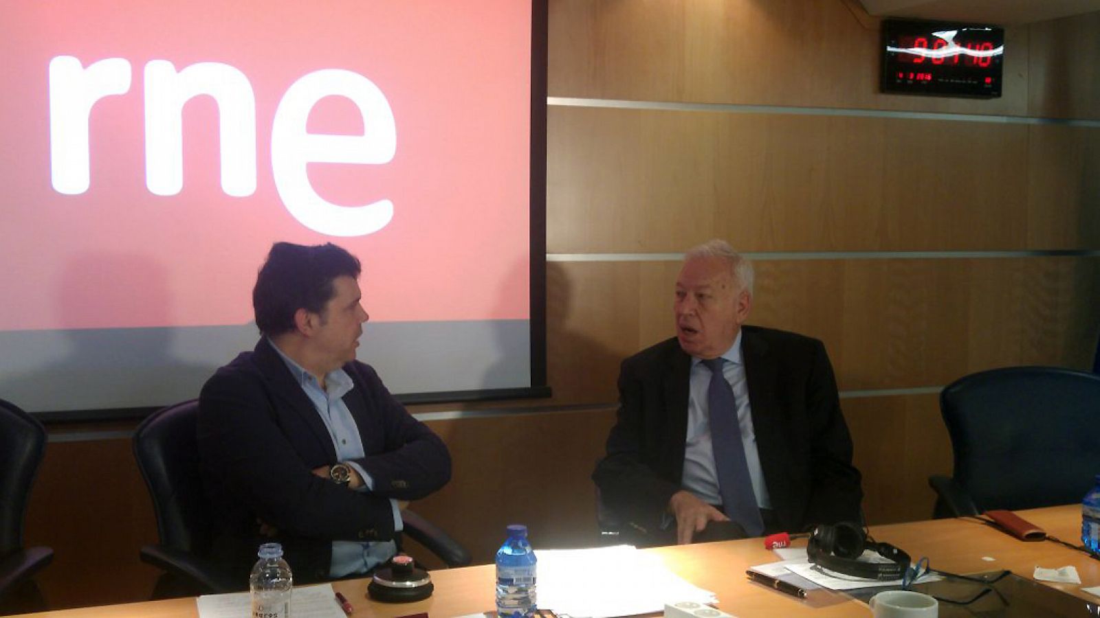 Las mañanas de RNE - García-Margallo no cree que los puentes entre PSOE y Podemos estén rotos del todo - Escuchar ahora