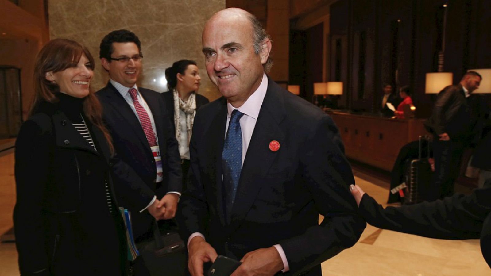 Boletines RNE - Luis de Guindos confirma que la economía española crecerá en el primer trimestre por encima de la media de la UE - Escuchar ahora