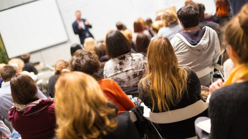 Entre paréntesis - Mujeres universitarias que rompieron moldes - Escuchar ahora