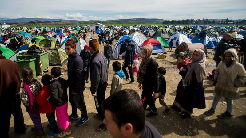 Las mañanas de RNE - Eslovenia y Serbia aumentarán las restricciones para que los refugiados crucen sus fronteras - Escuchar ahora