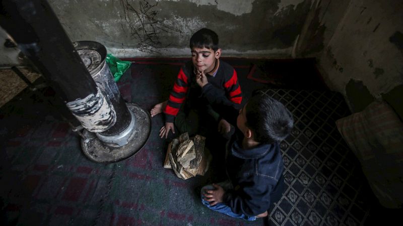 Entre paréntesis - 250.000 niños pasan hambre en Siria - Escuchar ahora