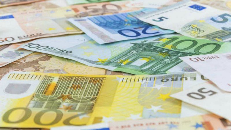 Radio 5 Actualidad - La deuda pública cerró 2015 en el 99% del PIB - Escuchar ahora