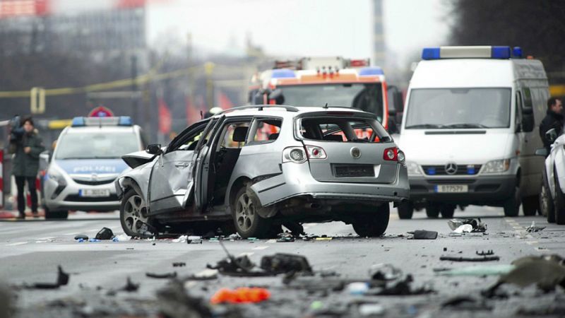 Boletines RNE - Explota un coche en Alemania y fallece su conductor - Escuchar ahora