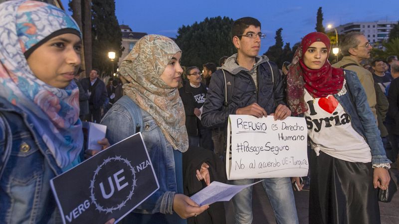 Las mañanas de RNE - Bruselas debate el preacuerdo con Ankara sobre el retorno de refugiados - Escuchar ahora