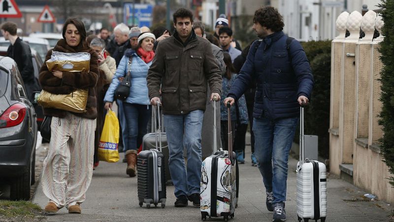  Boletines RNE - Caos en Bruselas tras las explosiones del aeropuerto y una estación de metro - 22/03/16 - Escuchar ahora 