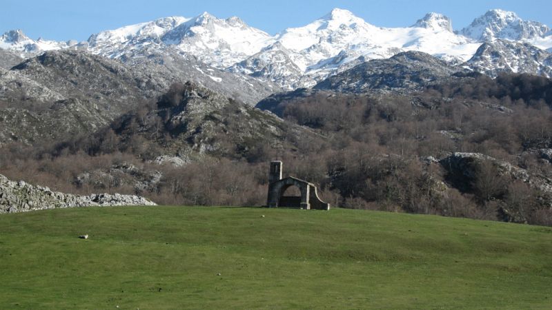 Entre paréntesis - Picos de Europa, primer Parque Nacional de España - Escuchar ahora