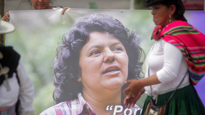  América hoy - La hija de Berta Cáceres pide que se investigue el asesinato de su madre - 26/04/16 - escuchar ahora