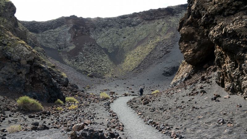 Entre paréntesis - Timanfaya, el único Parque Nacional eminentemente geológico - Escuchar ahora