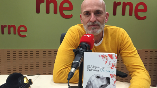 Libros de arena en Radio 5 - Libros de arena - Alejandro Palomas y su novela "Un perro" - 14/05/16 - Escuchar ahora