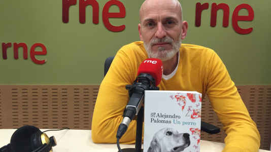 Libros de arena en Radio 5 - Libros de arena - Alejandro Palomas y su novela "Un perro" - 14/05/16 - Escuchar ahora 