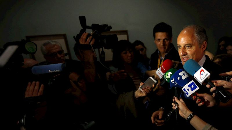 Diario de las 2 - Camps y Cotino niegan el chantaje a las familias de las víctimas del accidente del metro - Escuchar ahora