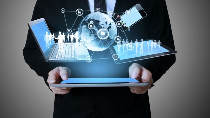 Entre paréntesis - Los usuarios de Internet piden una ley para controlar su legado cibernético - Escuchar ahora