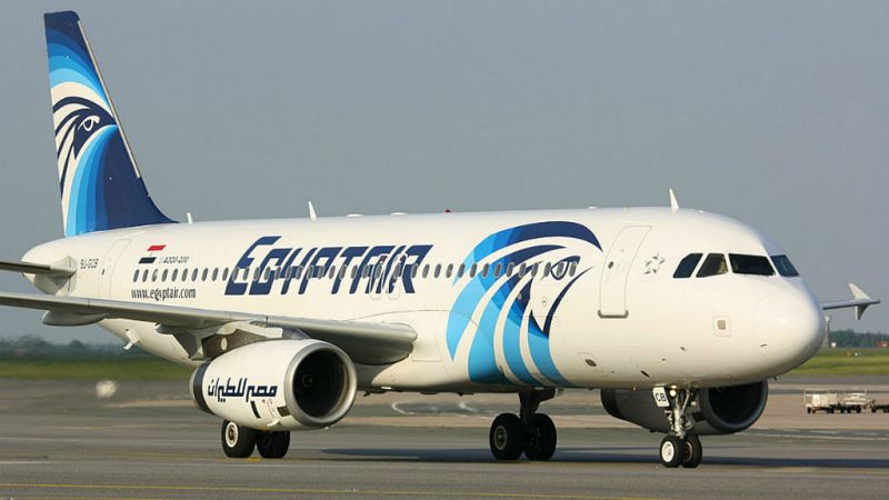  Boletines RNE - Un avión de Egiptair desaparece cuando hacía el trayecto París-El Cairo - 19/05/16 - Escuchar ahora 