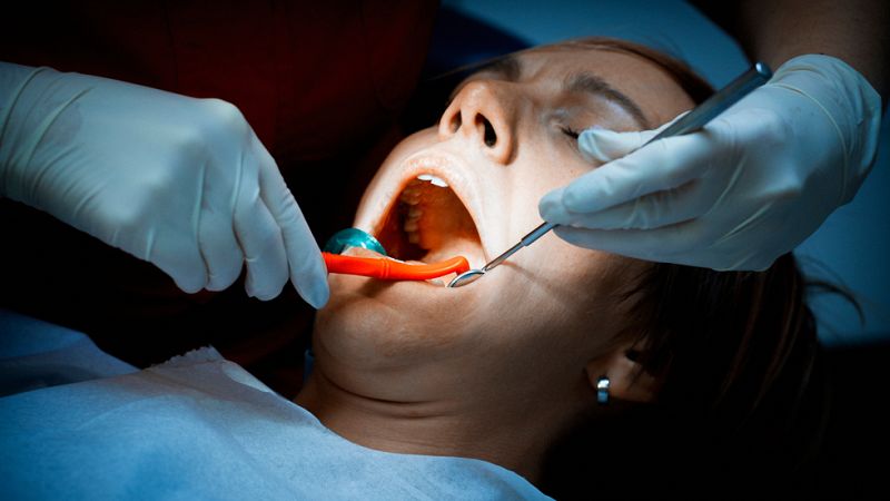 Entre paréntesis - Los nuevos retos de la cirugía oral y maxilofacial - Escuchar ahora