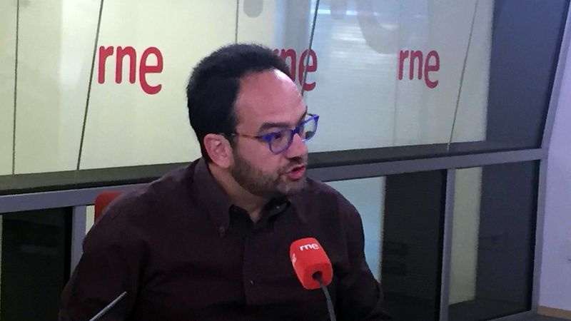 Las mañanas de RNE - Antonio Hernando ve "un hachazo al Estado del Bienestar" la bajada de impuestos propuesta por el PP - Escuchar ahora