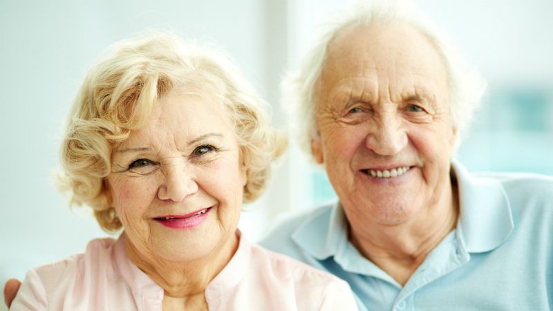 Entre paréntesis - En el año 2050, habrá el doble de personas mayores de 65 años que en la actualidad - Escuchar ahora