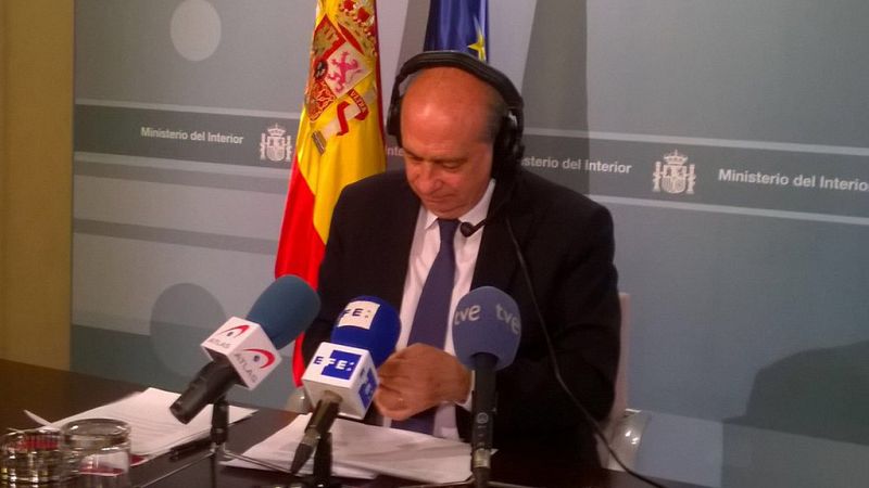 Las mañanas de RNE - Fernández Díaz ve "mezquinas" las palabras de Puigdemont sobre la Policía - Escuchar ahora