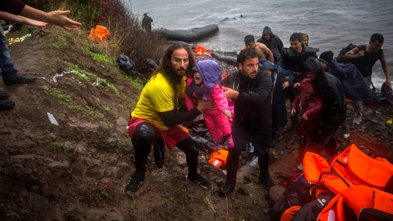 Entre paréntesis - Proactiva Open Arms envía un barco medicalizado a las costas de Libia - Escuchar ahora