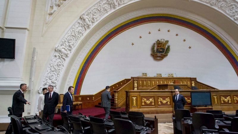 Las mañanas de RNE - La Asamblea Nacional de Venezuela cita a Podemos para que responda por la supuesta financiación ilegal - Escuchar ahora