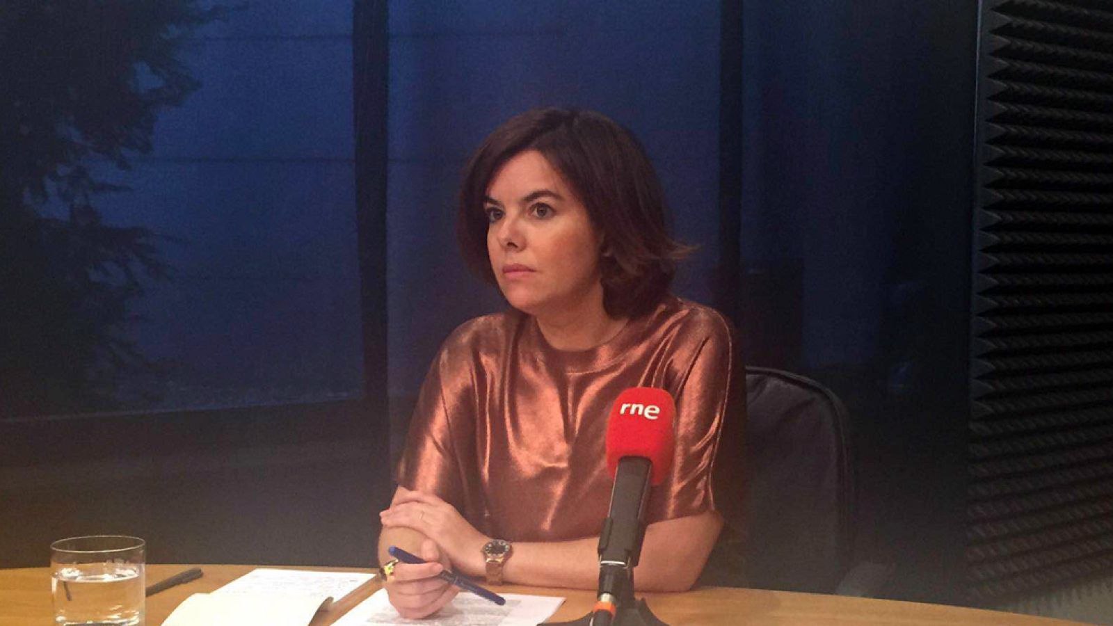 Las mañanas de RNE - Sáenz de Santamaría lanza un mensaje de tranquilidad tras el sí al 'brexit' - Escuchar ahora