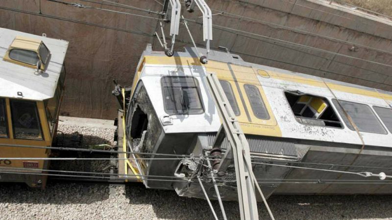 Boletines RNE - La Comisión de Investigación del accidente del metro de Valencia culpa a la inseguridad - Escuchar ahora