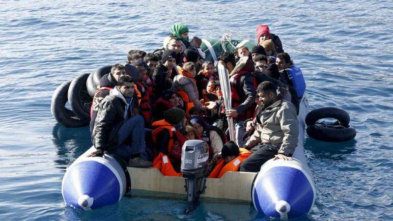 Entre paréntesis - Más de 3.000 inmigrantes, rescatados en el Mediterráneo - Escuchar ahora