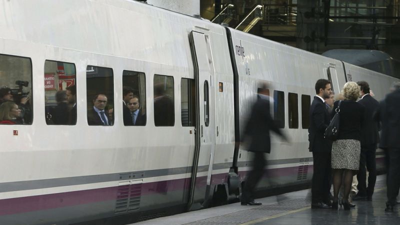 Las mañanas de RNE - La Guardia Civil registra oficinas de Adif en Barcelona y Madrid  - Escuchar ahora