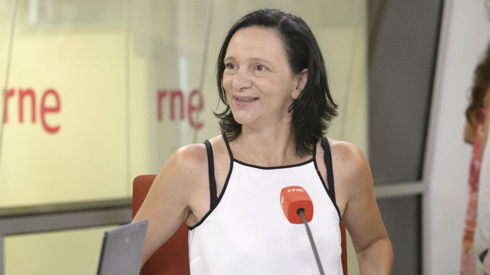  Las mañanas de RNE - Carolina Bescansa (Podemos): "Hemos bajado un poco en las zonas donde IU era más fuerte" - Escuchar ahora