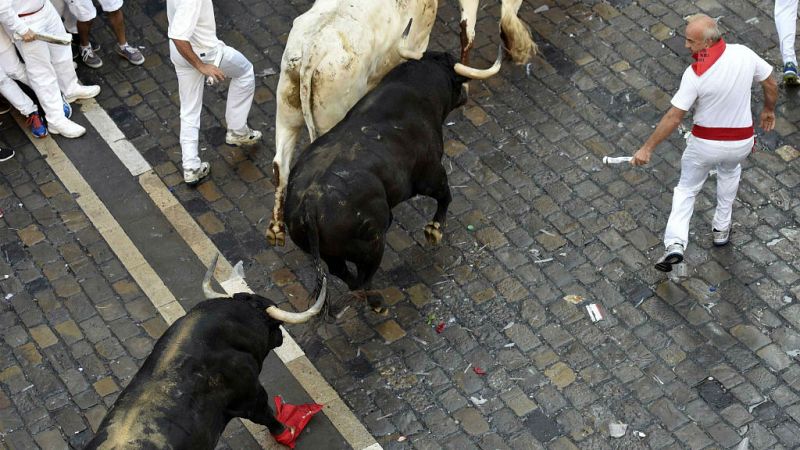 Radio 5 Actualidad - Peligroso segundo encierro con heridos por asta de toro - 08/07/16 - Escuchar ahora 