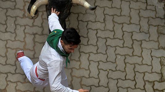 Radio 5 Actualidad - Tercer encierro : dos heridos por asta de toro - Escuchar ahora