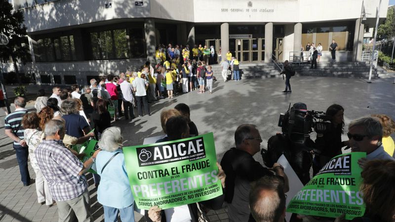 Boletines RNE - Comienza el juicio de los afectados por la venta masiva y sin control de preferentes de Caja Madrid - Escuchar ahora