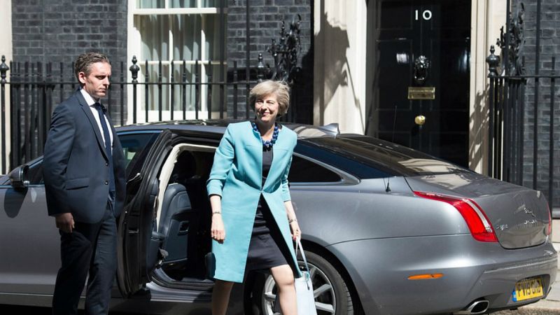 Entre paréntesis - Theresa May diseña su gabinete - Escuchar ahora