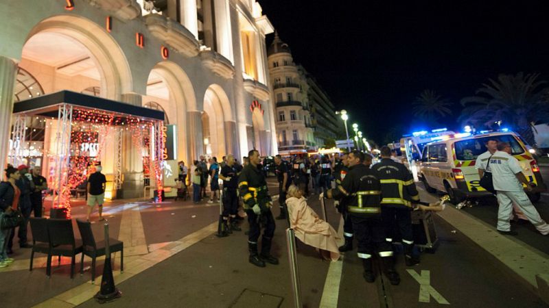 Las mañanas de RNE - 84 fallecidos y más de 100 de heridos, en un ataque terrorista en Niza - Escuchar ahora
