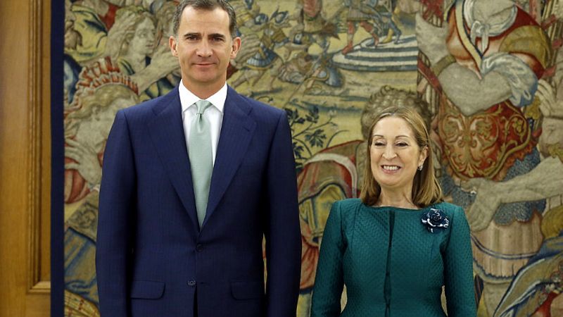 Boletines RNE - Ana Pastor comunica oficialmente a Felipe VI la composición del Parlamento - Escuchar ahora