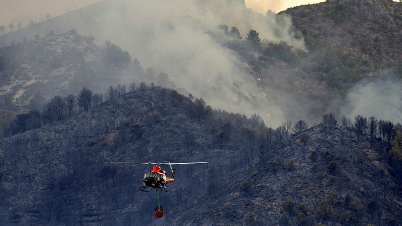 Boletines RNE - Los incendios forestales de la Comunidad Valenciana siguen activos - Escuchar ahora