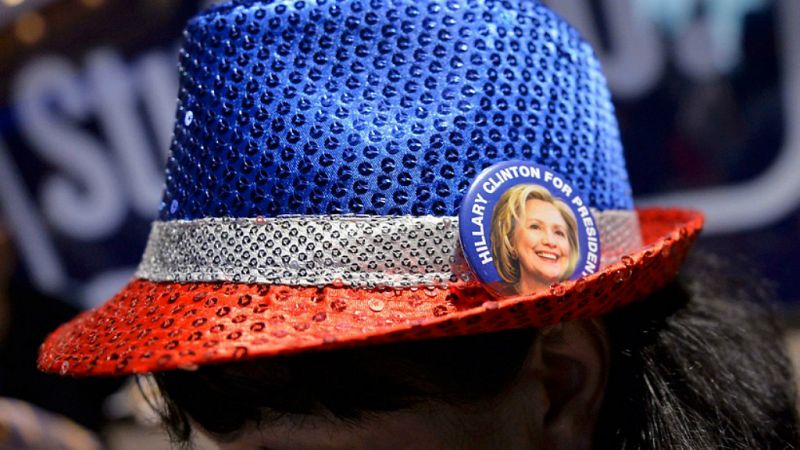 Entre paréntesis - Hillary Clinton y el voto latino - 26/07/16