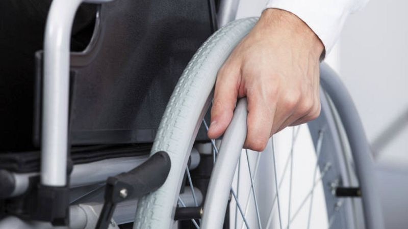 Entre paréntesis - Uno de cada tres dependientes no recibe ninguna prestación o servicio - Escuchar ahora