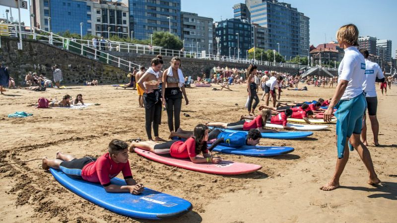 España vuelta y vuelta - Una escuela de surf para jóvenes en riesgo de exclusión social - Escuchar ahora