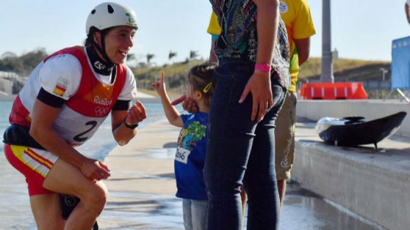  Boletines RNE - Río 2016 - Maialen Chourraut, la medalla de oro en una mano y a su hija en la otra - 12/08/16 - Escuchar ahora