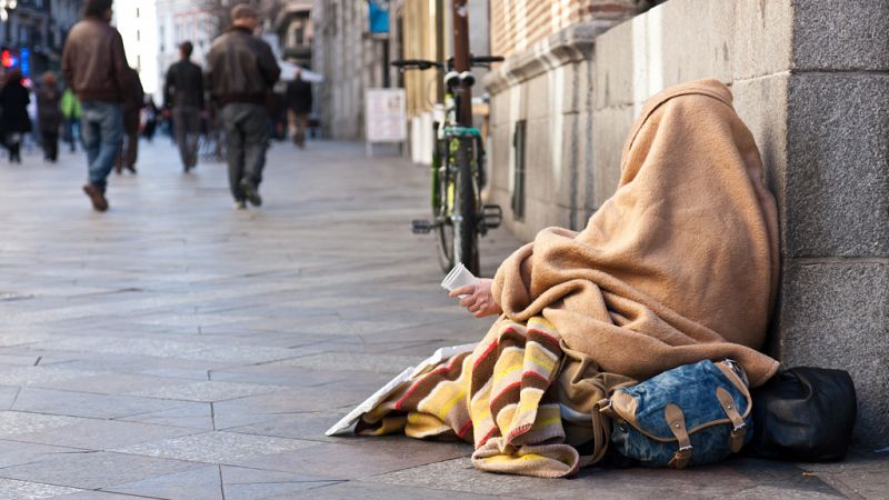 España vuelta y vuelta - Una nueva oportunidad para las personas que lo han perdido todo - Escuchar ahora