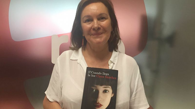  Las mañanas de RNE - 'Cuando llega la luz', la nueva novela de Clara Sánchez - Escuchar ahora