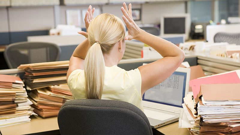 Diez minutos bien empleados - Horas extras sin pagar: ¿Práctica en aumento? - 12/09/16 - Escuchar ahora