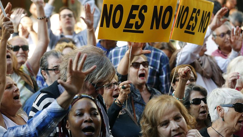 Boletines RNE - Tres horas de retraso en Ferraz por discusiones sobre composición de mesa y quién vota - Escuchar ahora 