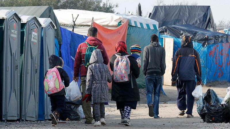 Cientos de niños corren el riesgo de caer en manos de las mafias por el desalojado de Calais 