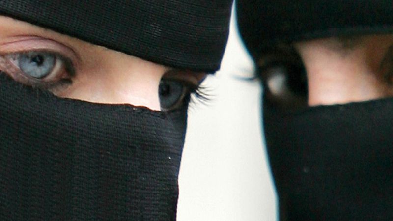 Las mañanas de RNE - La periodista Ángela Rodicio nos presenta su libro 'Las novias de la yihad' - Escuchar ahora