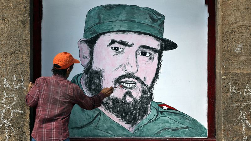 Las mañanas de RNE - Lo que sienten Zoé Valdés y Alejandro González Raga tras la muerte de Fidel Castro - Escuchar ahora