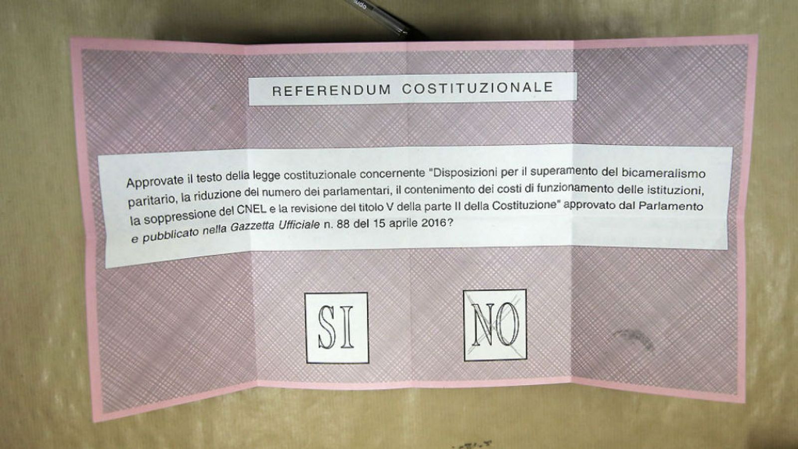  Las mañanas de RNE - Antonio Baldassarre, expresidente del Constitucional de Italia: "No creo que Renzi renuncie como líder del Partido Democrático" - Escuchar ahora 