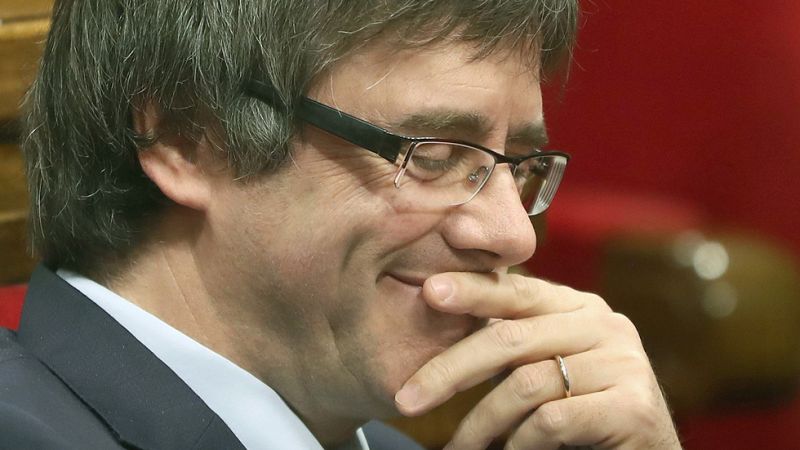 Boletines RNE - Puigdemont convoca la cumbre del referéndum para el 23 de diciembre - Escuchar ahora