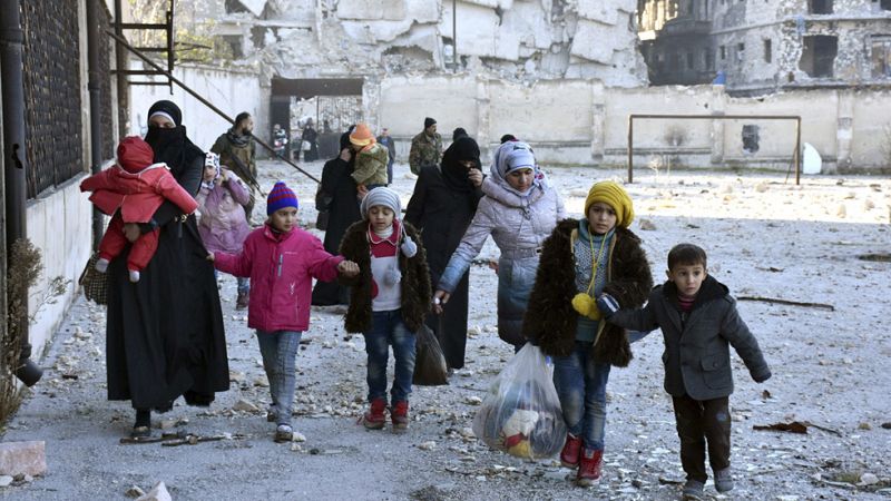 Boletines RNE - Continúan los ataques aéreos y terrestres en Alepo - Escuchar ahora