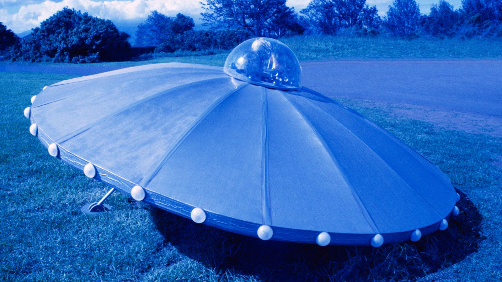 La vuelta al mundo en ochenta enigmas - Silencio en la base